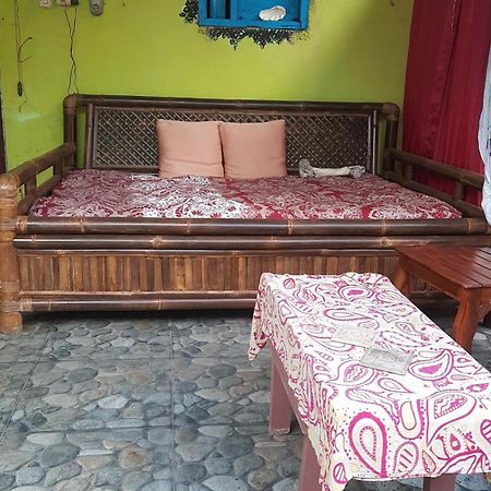 Red Beach Homestay Pasanggaran Luaran gambar