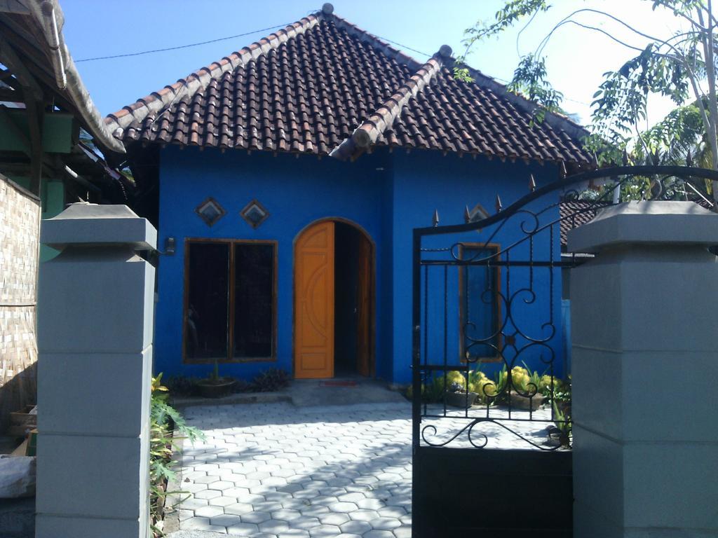 Red Beach Homestay Pasanggaran Luaran gambar