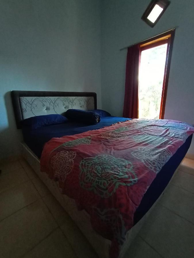 Red Beach Homestay Pasanggaran Luaran gambar