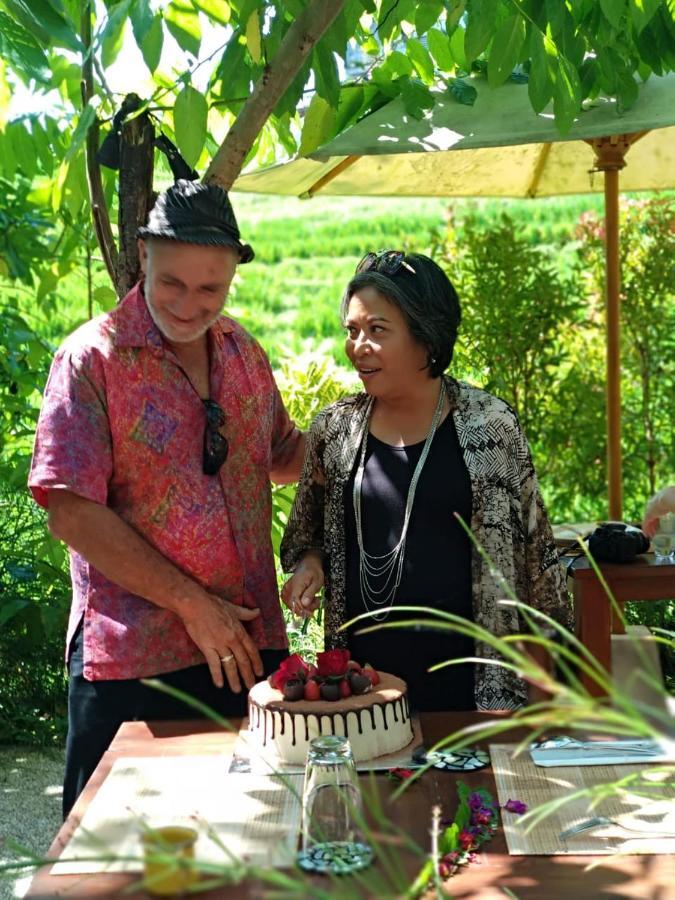 Red Beach Homestay Pasanggaran Luaran gambar
