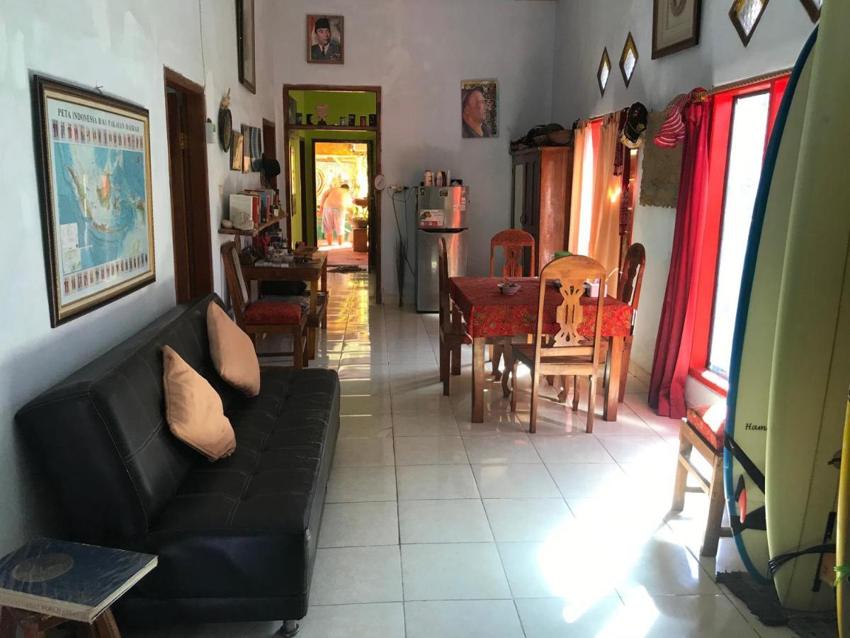 Red Beach Homestay Pasanggaran Luaran gambar